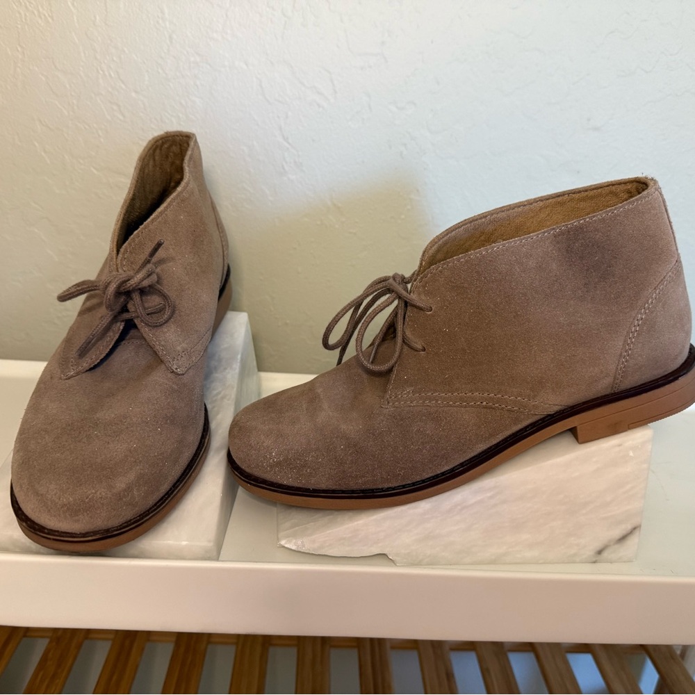 Hush Puppies Suede Chukka Boots Taupe Lace-Up Ankle Booties Women’s 8